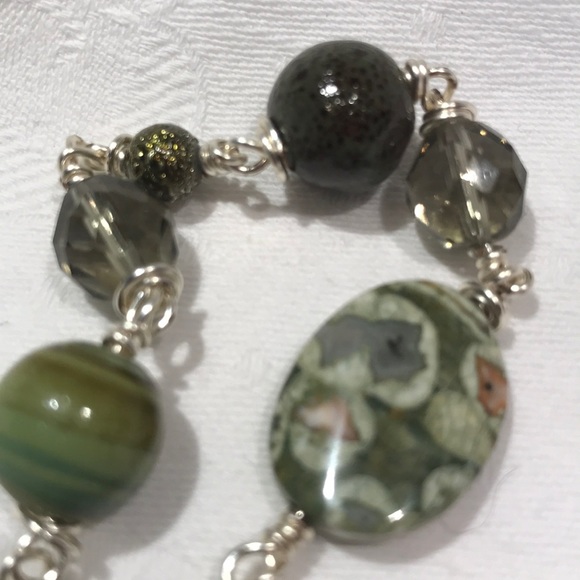 Artisan Glass and stone bead bracelet in green - Picture 5 of 9